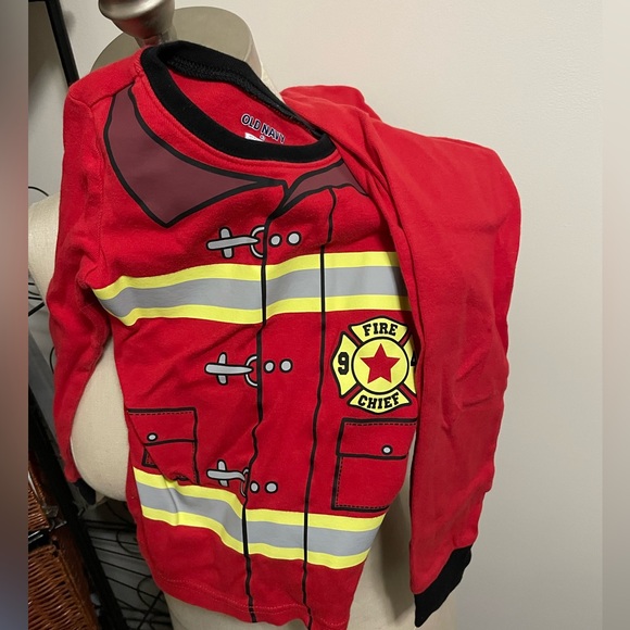 Old Navy Red Firefighter Pajama Set pjs cotton 4t - Picture 1 of 5